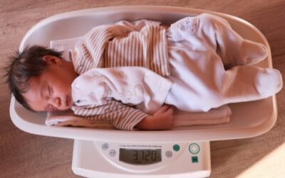 Tout comprendre sur la perte de poids du bébé après la naissance