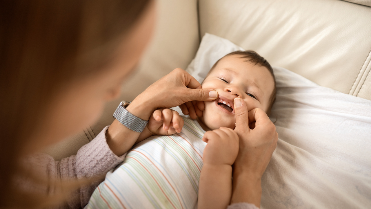 Les dents de bébé poussent Les dents de bébé poussent